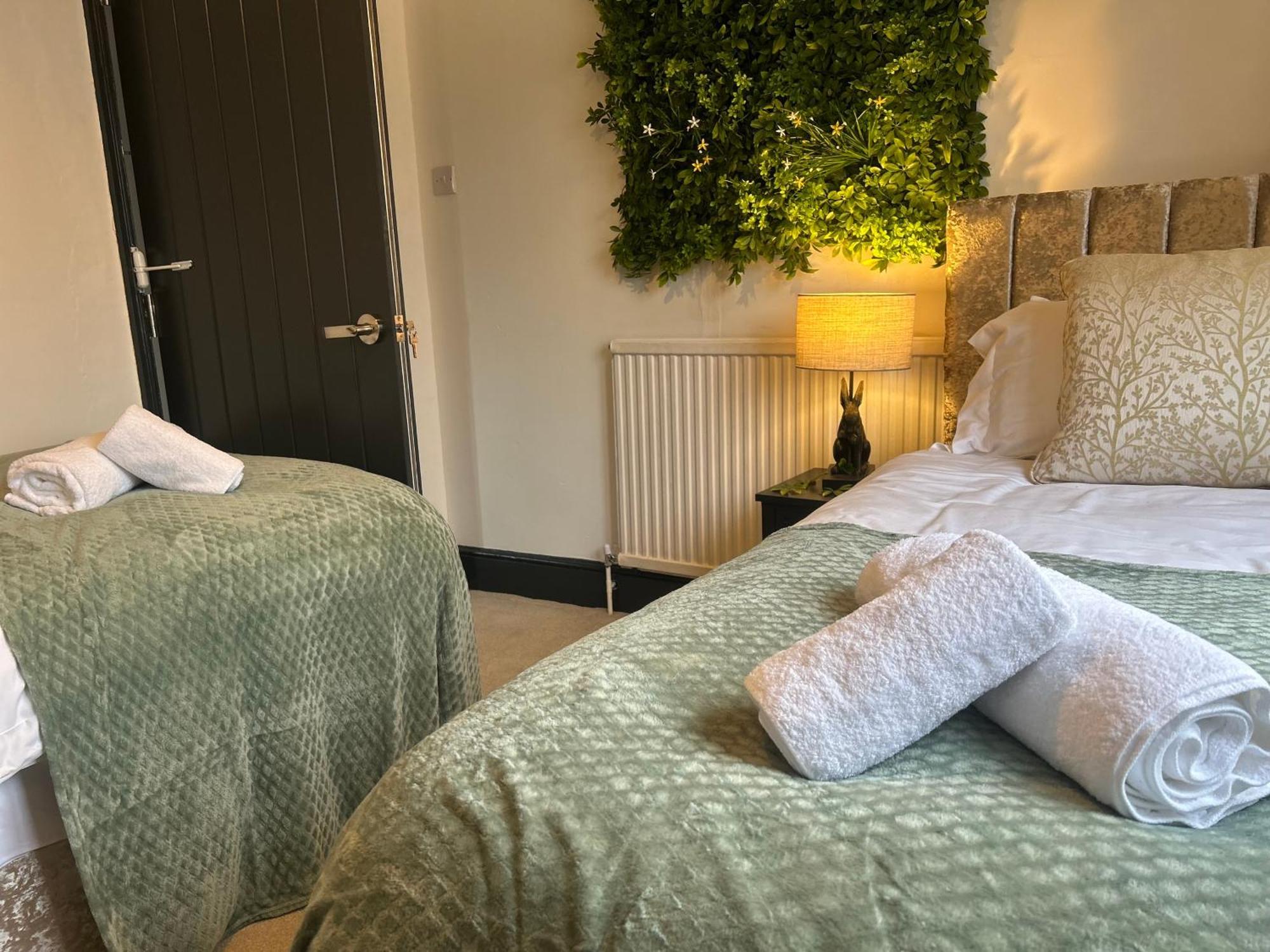 Park View Is A Beautiful Whole Entire House Close To Town Centre, Sleeps 8 In 4 Rooms, 2 Doubles And 4 Single Beds With 2 Shower Rooms, Available For Holidays, Insurance Stays, Trades People, Contractors, Pets Welcome Wisbech Exterior foto